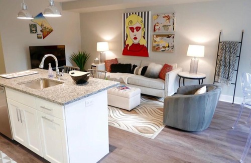 Logan Circle Apartment | Stunning Logan Circle Apt - With Parking