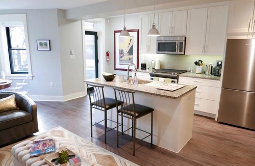 Logan Circle Apartment | Stunning Logan Circle Apt - With Parking