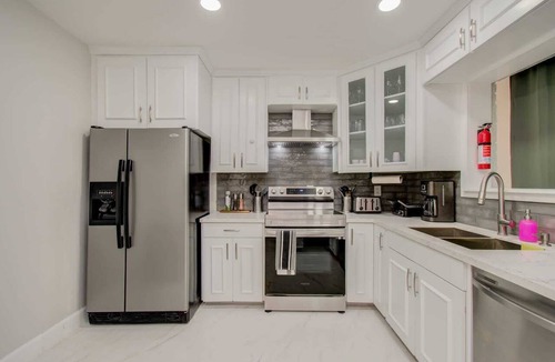 Houston House | Stunning Modern Dream Home, 5-BD, Sleeps 14