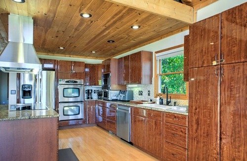 Black Mountain House | Stunning Mountain Cabin with Views and Hot Tub