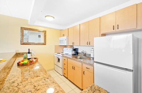 Waikiki Condo | Stunning Mountain View Condo, Near Beach + Parking