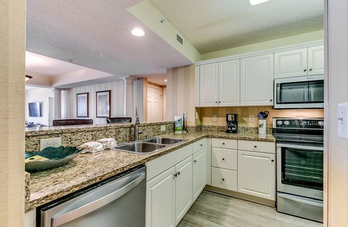 Myrtle Beach Condo | 🏖️Stunning Ocean Views | Pools + Hot Tub | The Island 910/920🏖️