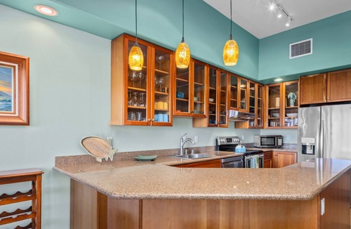 Kahaluu Bay Condo | Stunning Ocean View Beach Front Villa at Kahaluu