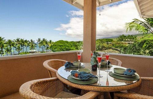 Kahaluu Bay Condo | Stunning Ocean View Beach Front Villa at Kahaluu