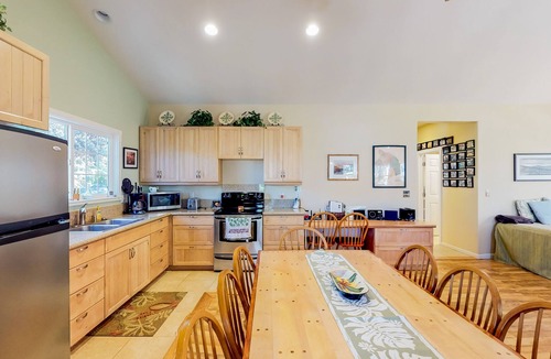 Volcano House | Stunning retreat w/a full kitchen, gas fireplace, furnished lanais, & WiFi
