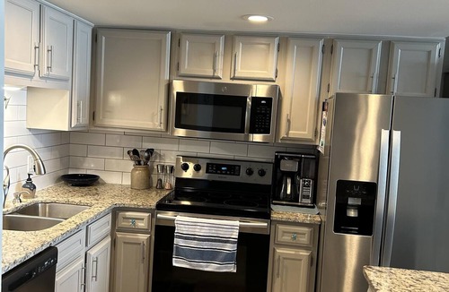 Garden City Condo | Stunning Royal Garden Unit 1002