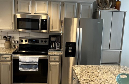 Garden City Condo | Stunning Royal Garden Unit 1002
