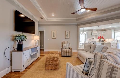 Thomasville House | Stunning Waterfront Retreat Spacious 4Br2Ba Home