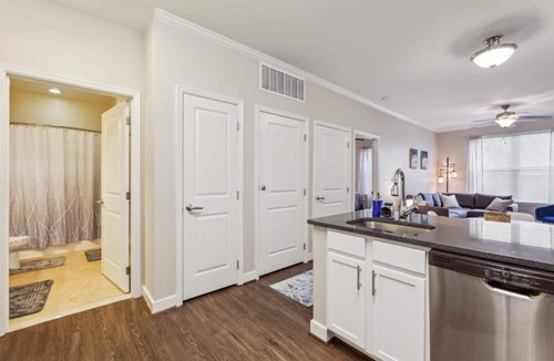 Woodbridge Apartment | Stylish 1 BR Apartment w Movie Theater