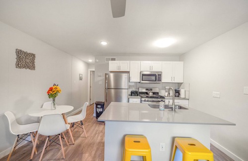 Brentwood Apartment | Stylish 1BR Near UT | Brentwood | Evonify 3340