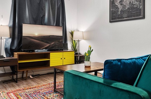 Highland Apartment | Stylish 1BR Near UT | Highland | Evonify