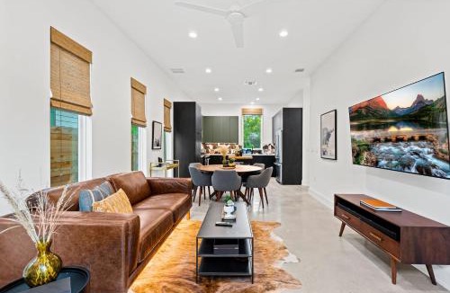 South Manchaca House | Stylish 2 bedroom Retreat in South Austin