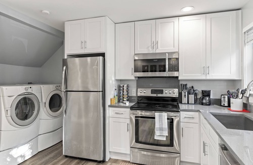 Villa Heights House | Stylish 2B Boutique Stay Just 5 Minutes to Uptown on VRBO