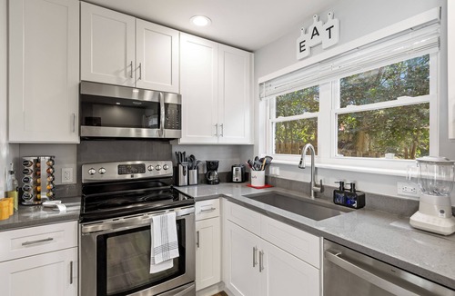 Villa Heights House | Stylish 2B Boutique Stay Just 5 Minutes to Uptown on VRBO