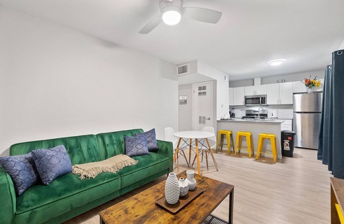 Highland Apartment | Stylish 2BR in Highland Austin TX 3330