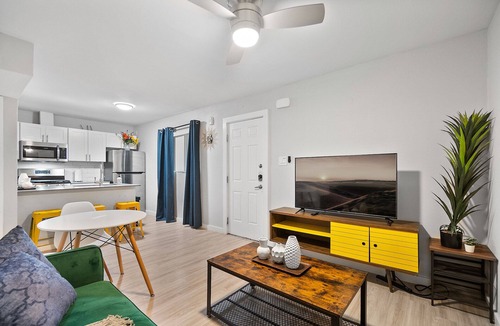 Highland Apartment | Stylish 2BR in Highland Austin TX 3330