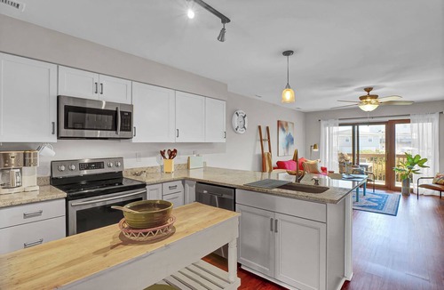 Surf City Condo | Stylish 3BR Coastal Condo w/Ocean Views + Pool, Private Deck, Walk to Beach