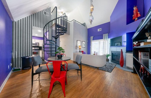 Waller Creek District Apartment | Stylish 3BR Loft in Austin with Balcony for 8
