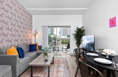 Charlotte Center City Apartment | Stylish 4 Bed - 2 Mins to Stadium - Free Parking - Gym - Views