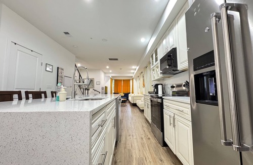 Washington House | Stylish 4BR-5Beds Entire House with Parking in DC