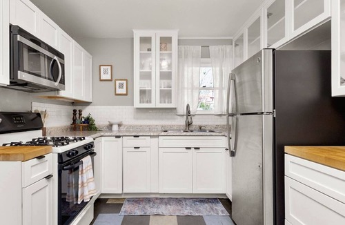 Govalle House | Stylish and Cozy 2BR in Vibrant East Austin