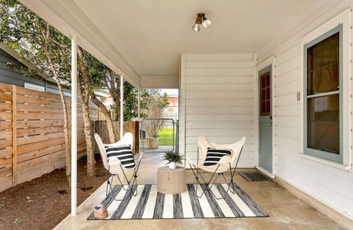 Govalle House | Stylish and Cozy 2BR in Vibrant East Austin