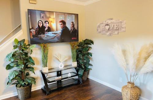 Buford House | Stylish and Cozy Retreat