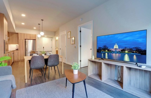 Clarendon Apartment | Stylish Apt Near DC & Metro