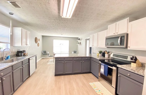 Braselton House | Stylish & Comfortable 3BR/2.5 Baths Home Near Road Atlanta & Chateau Elan