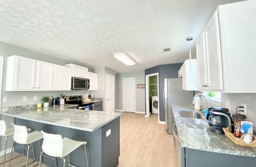Braselton House | Stylish & Comfortable 3BR/2.5 Baths Home Near Road Atlanta & Chateau Elan