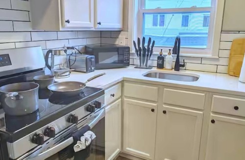 Potomac West House | Stylish & Cozy #3 - 8 mins to DCA & Washington DC