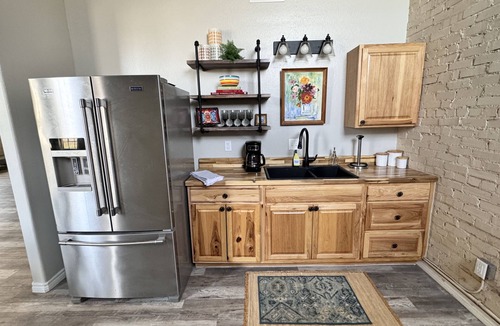 Brownwood Apartment | Stylish downtown apartment in Brownwood close to all of the downtown events