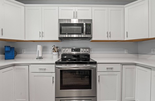 Gastonia House | Stylish Downtown Gastonia Stay – 2BR/2BA w/King + Queen