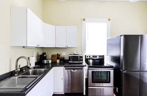 Dixon Park House | Stylish Forsyth Park Retreat – Walk Everywhere