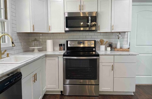 Northeast Raleigh House | Stylish House with Pool 5BR/3BA
