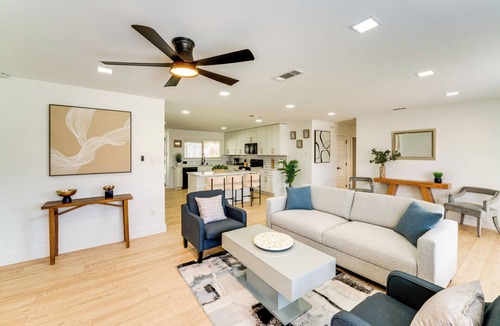 Irving House | Stylish Irving Retreat w/Private Patio