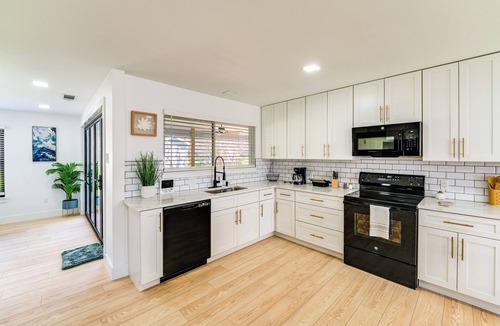 Irving House | Stylish Irving Retreat w/Private Patio