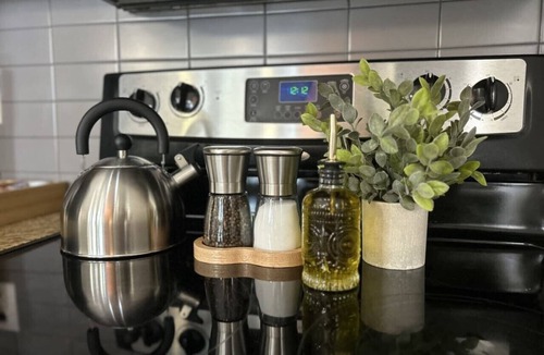 Las Colinas Apartment | Stylish Modern Studio | KING & FULL BED + Pool&Gym