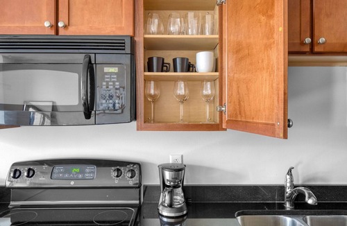 Navy Yard Apartment | Stylish Navy Yard Studio w/Gym & Roof Pool, nr Baseball, by Blueground