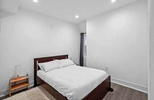 Petworth Bed & Breakfast | Stylish NW DC Unit with Balcony & In-House Services