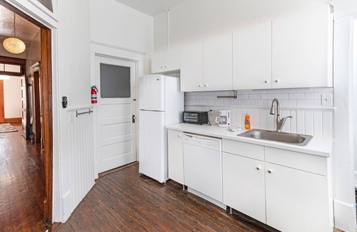 Savannah Victorian District Condo | Stylish & Pet Friendly w/King Beds Near Forsyth Park by Lucky Savannah