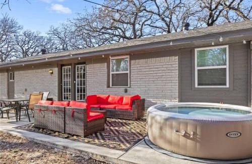 Haltom City House | Stylish Retreat-Hot Tub + Huge Yard + Pet Friendly