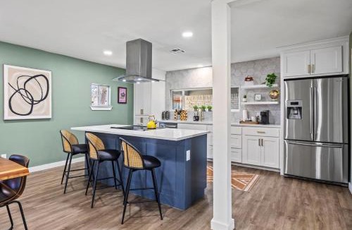 Haltom City House | Stylish Retreat-Hot Tub + Huge Yard + Pet Friendly