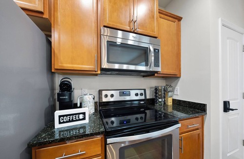 Rolesville House | Stylish Rolesville Townhome Near Parks, Dining and Shops