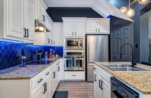 South Baton Rouge Condo | Stylish & Romantic Home, Long-term friendly, King