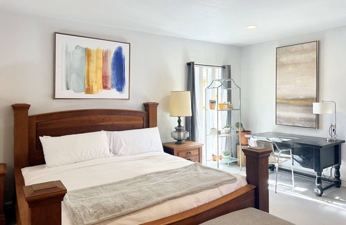 Central Oklahoma City Apartment | Stylish Studio 9 Mins from Asia District | Industrial Chic & Modern Comfort