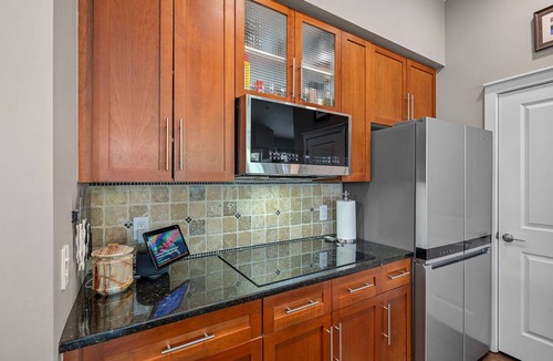 First Ward Condo | Stylish Uptown Pied-à-Terre With City View