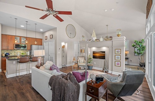 First Ward Condo | Stylish Uptown Pied-à-Terre With City View