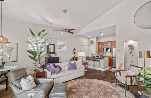 First Ward Condo | Stylish Uptown Pied-à-Terre With City View