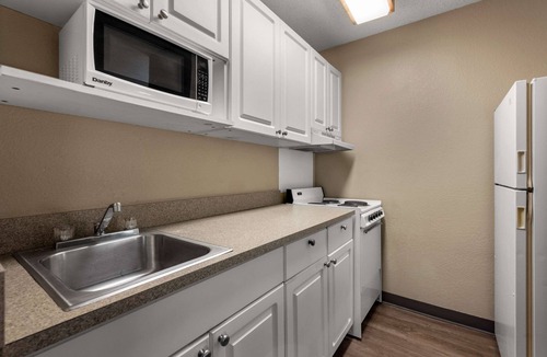 Greater Greenspoint Hotel | Suburban Studios Houston North I-45
